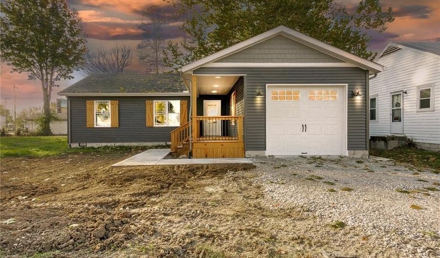 521 W Maple St, Austin, IN 47102 - 3 Beds, 2 Bath