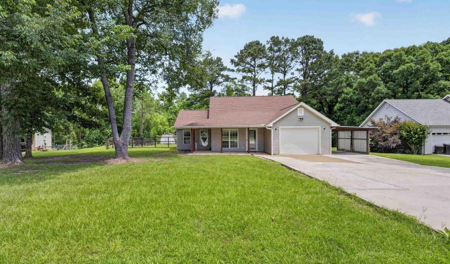 212 W Dodson St, Arkadelphia, AR 71923 - 3 Beds, 2 Bath