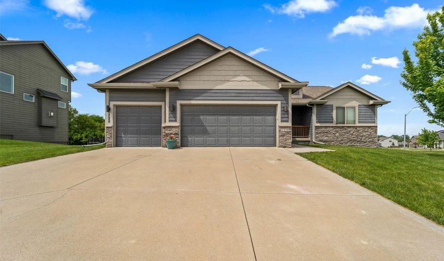 1100 Hunter Ct, Adel, IA 50003 - 4 Beds, 3 Bath
