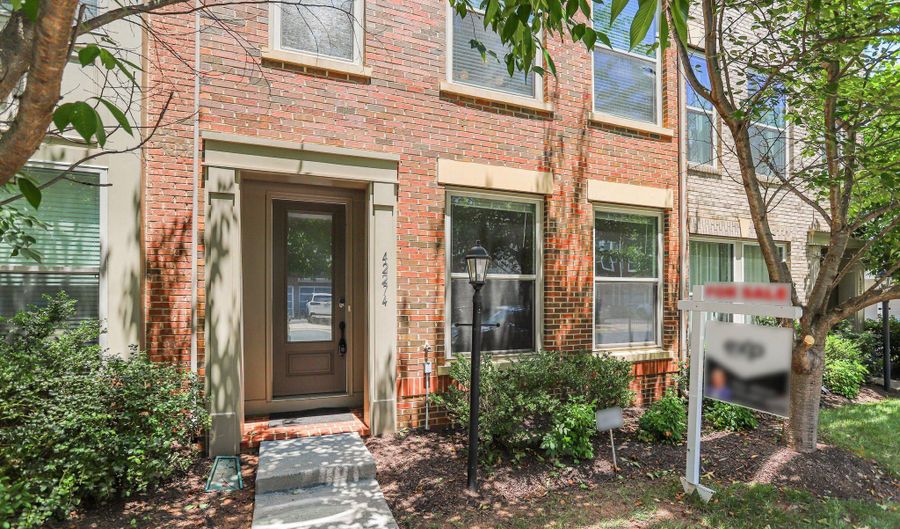 42274 HAMPTON WOODS Ter, Ashburn, VA 20148 - 3 Beds, 4 Bath