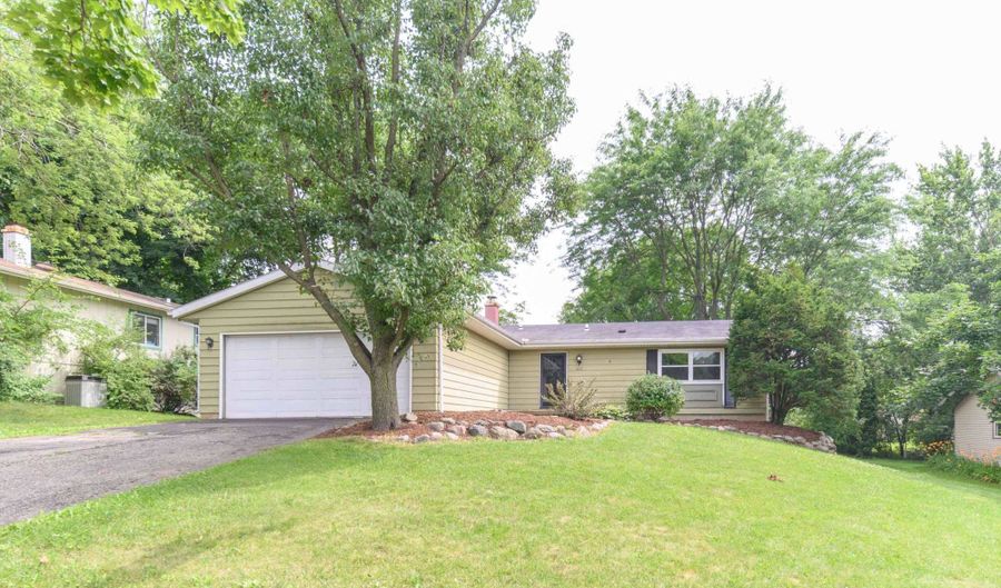 6817 Putnam Rd, Madison, WI 53711 - 3 Beds, 2 Bath