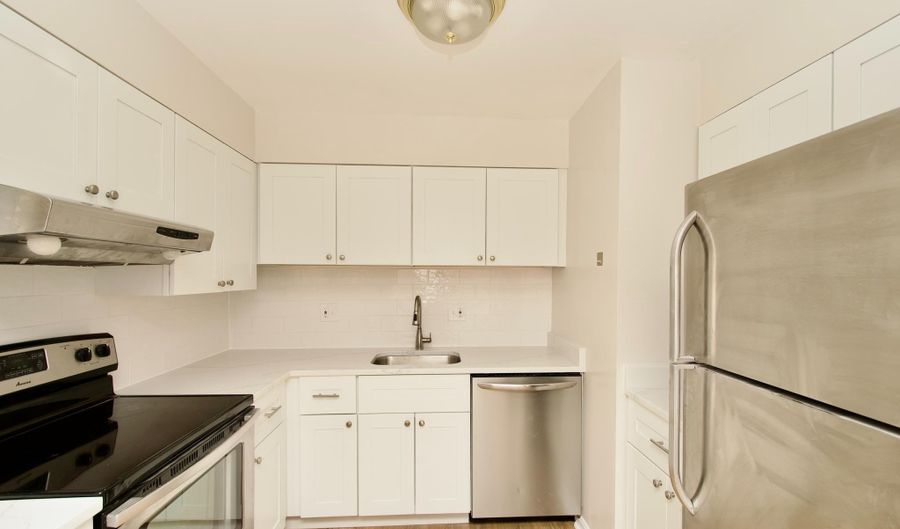 6145 EDSALL Rd 6145J, Alexandria, VA 22304 - 1 Beds, 1 Bath