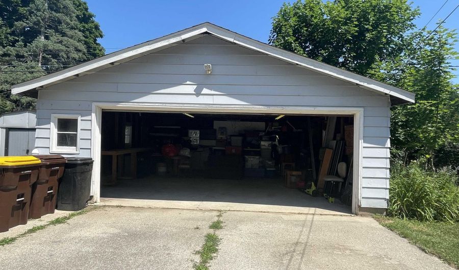 1004 Falkirk Rd, Alma, MI 48880 - 4 Beds, 2 Bath