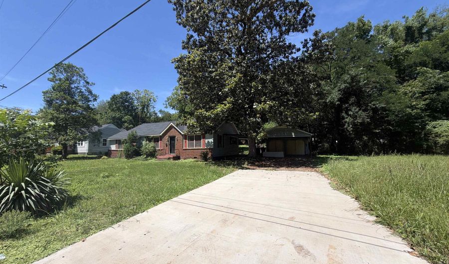 316 Vine St, Athens, AL 35611 - 3 Beds, 2 Bath