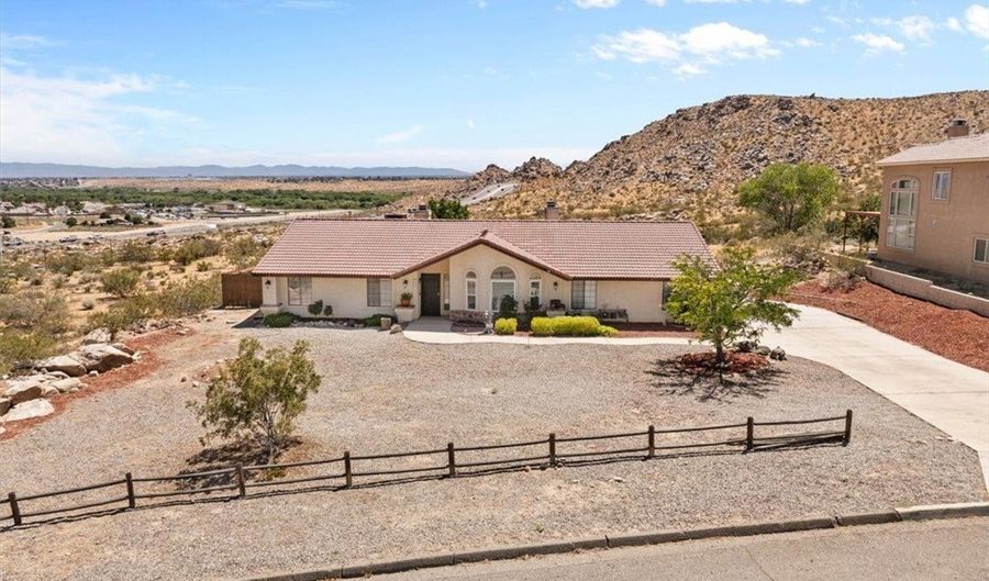 15984 Tinta Rd, Apple Valley, CA 92307 - 3 Beds, 3 Bath