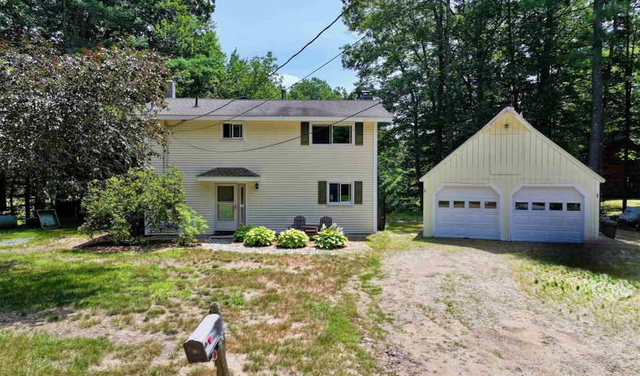 10 Belmont Dr, Barnstead, NH 03225 - 4 Beds, 2 Bath