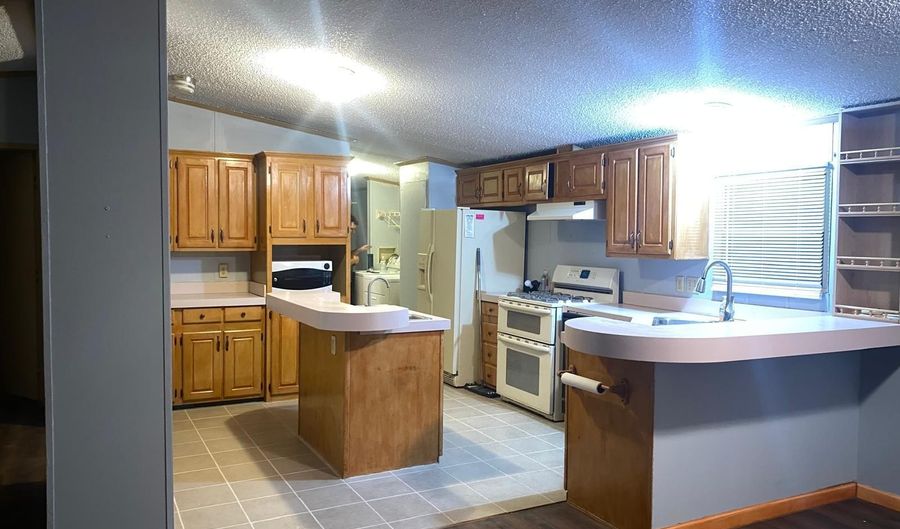 921 Sparks Cir, Socorro, TX 79927 - 3 Beds, 2 Bath