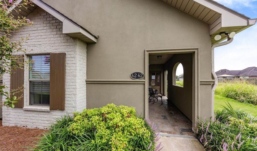 4242 Home Place Dr, Addis, LA 70710 - 3 Beds, 2 Bath