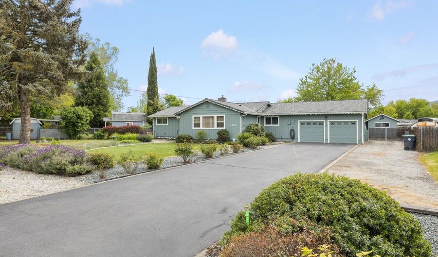 204 Holiday Ln, Central Point, OR 97502 - 4 Beds, 2 Bath