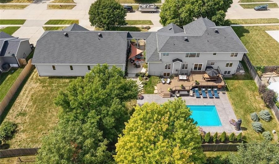 1019 11th Ave SE, Altoona, IA 50009 - 4 Beds, 4 Bath