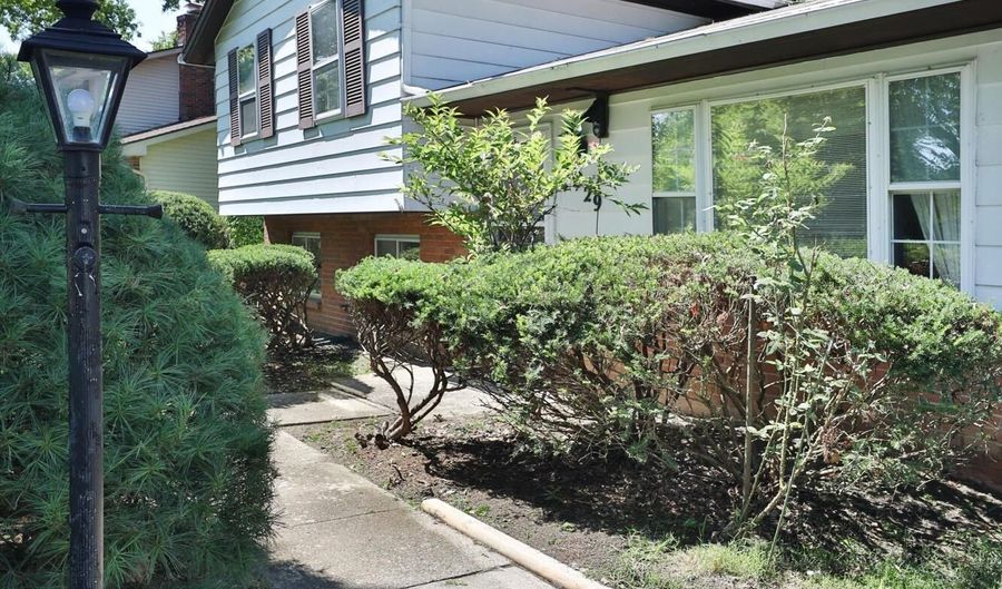 6829 Mcvey Blvd W, Columbus, OH 43235 - 4 Beds, 2 Bath
