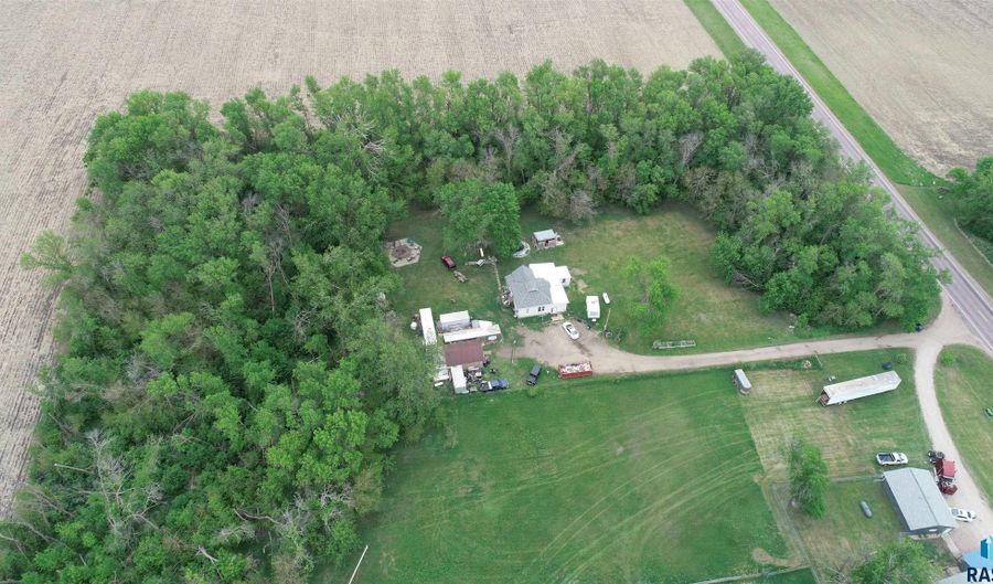 30019 471 St, Beresford, SD 57004 - 2 Beds, 2 Bath