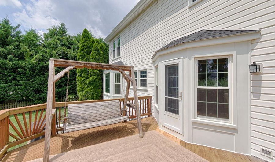 20752 LAPLUME, Ashburn, VA 20147 - 4 Beds, 4 Bath