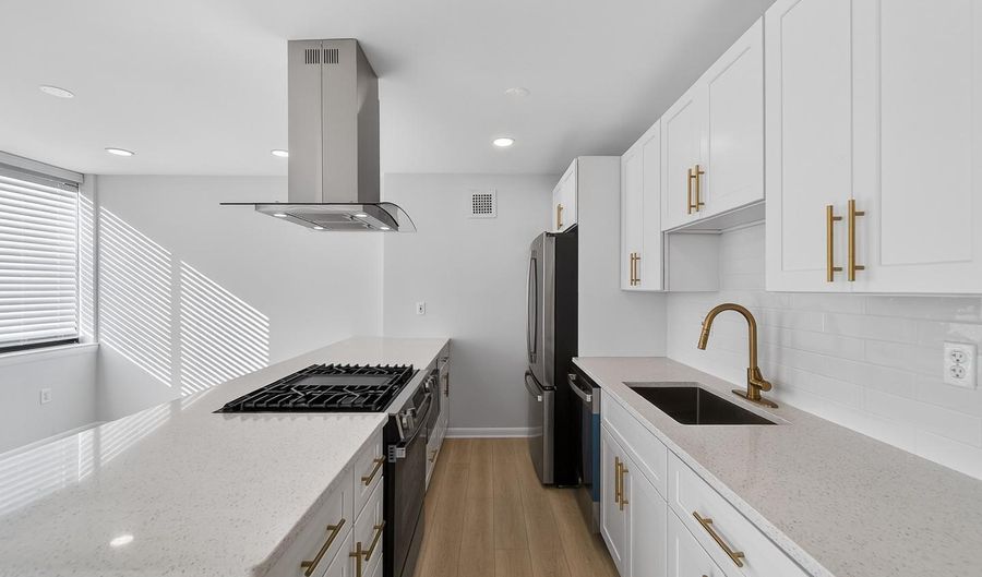 4390 LORCOM Ln 410, Arlington, VA 22207 - 2 Beds, 2 Bath