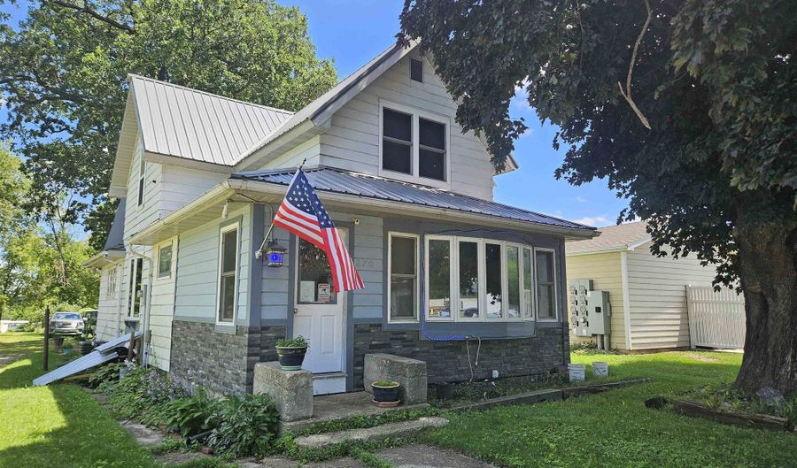 270 Iowa St, Arnolds Park, IA 51331 - 4 Beds, 1 Bath