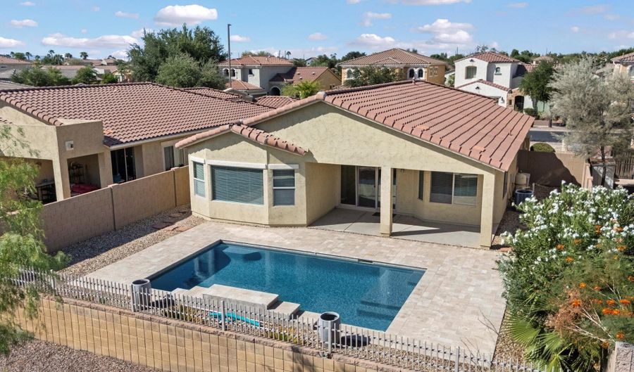 949 E INDIAN WELLS Pl, Chandler, AZ 85249 - 4 Beds, 2 Bath