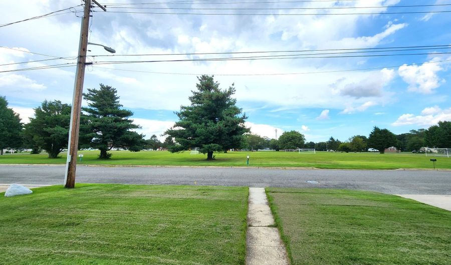 305 ROBINSON St, Georgetown, DE 19947 - 3 Beds, 1 Bath