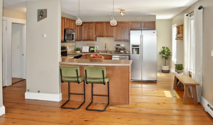 20 Oak Grove Ave, Bath, ME 04530 - 2 Beds, 1 Bath