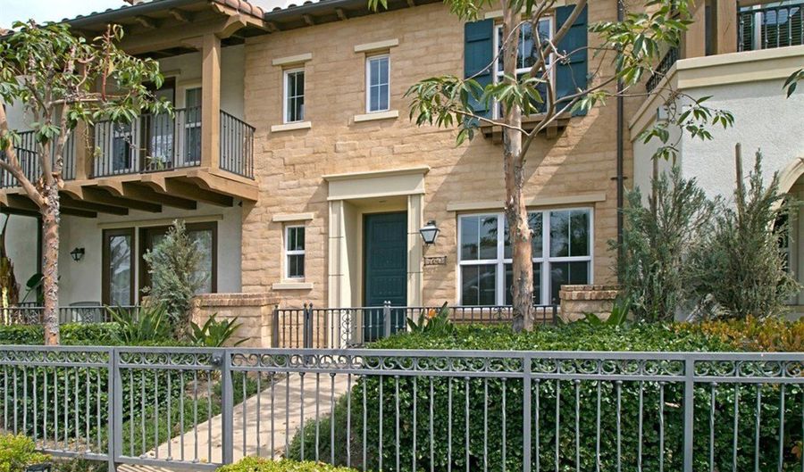 760 S Olive, Anaheim, CA 92805 - 3 Beds, 3 Bath