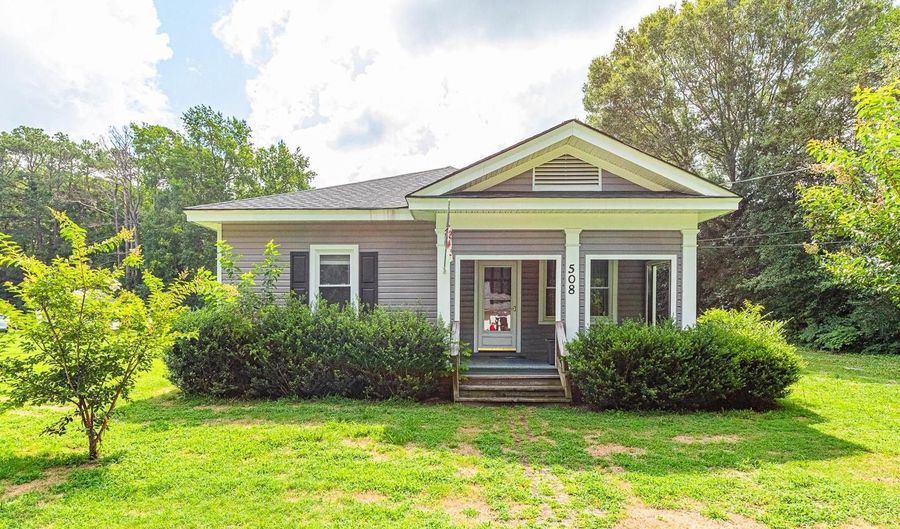 508 CHAPMAN St, Ashland, VA 23005 - 2 Beds, 1 Bath