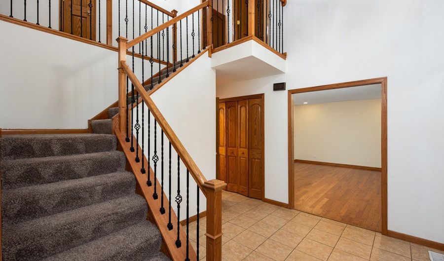 24200 W Deer Ridge Ln, Antioch, IL 60002 - 4 Beds, 3 Bath
