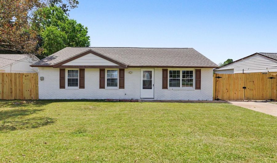 15509 Orleans Dr, Biloxi, MS 39532 - 3 Beds, 1 Bath