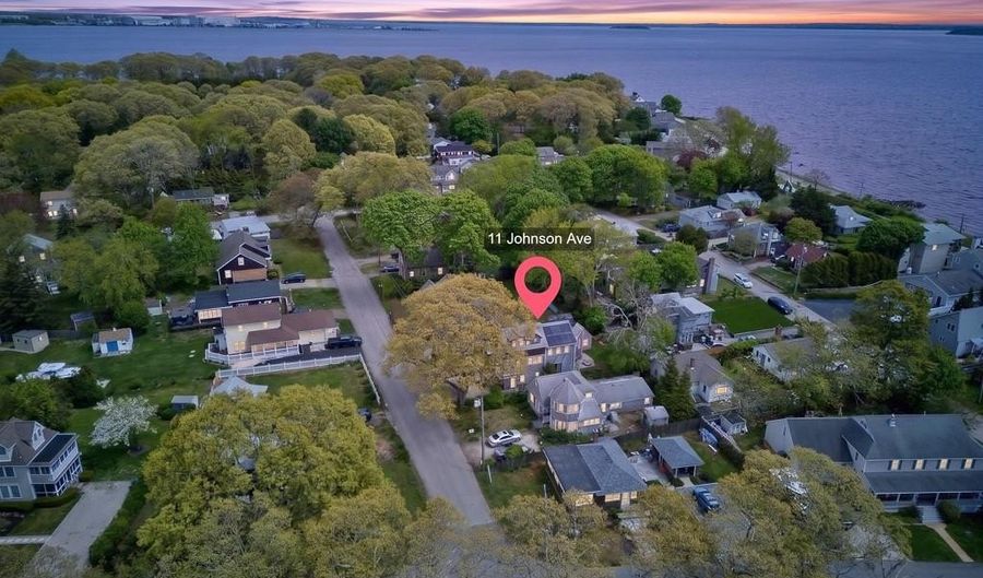 11 Johnson Ave, North Kingstown, RI 02852 - 2 Beds, 3 Bath