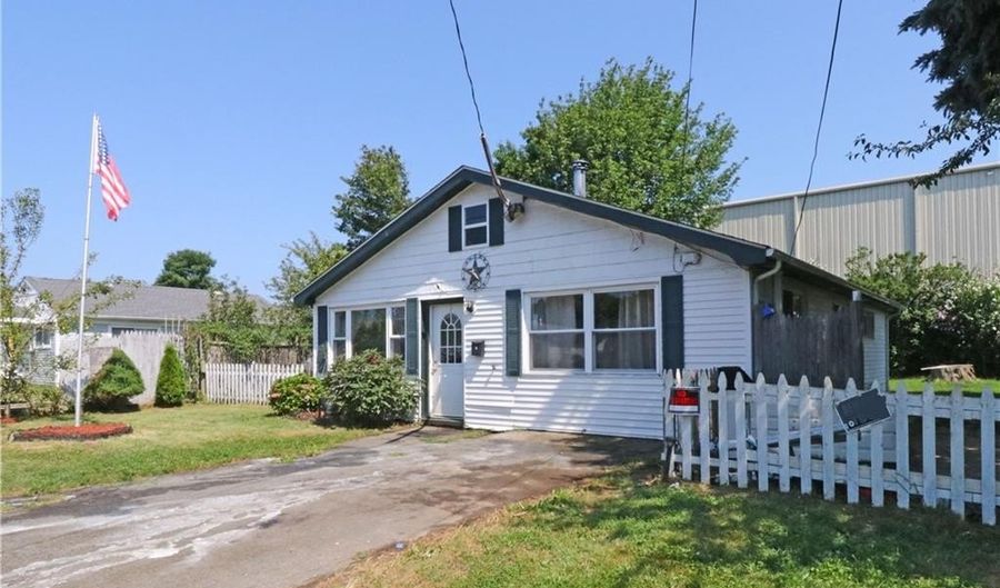 10 Woolsey Rd, Middletown, RI 02842 - 3 Beds, 1 Bath