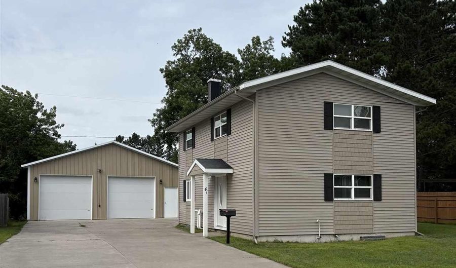 41 Astor Rd, Babbitt, MN 55706 - 4 Beds, 1 Bath