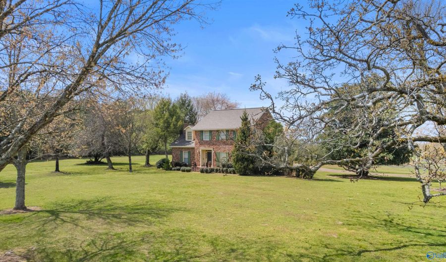 2072 Walnut St, Albertville, AL 35950 - 4 Beds, 4 Bath