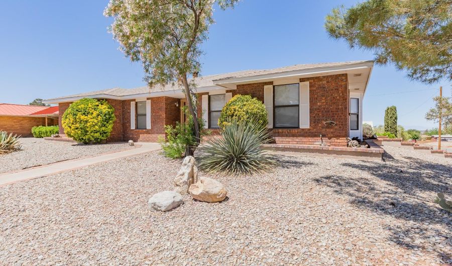 215 Shadow Mountain Dr, Alamogordo, NM 88310 - 3 Beds, 2 Bath