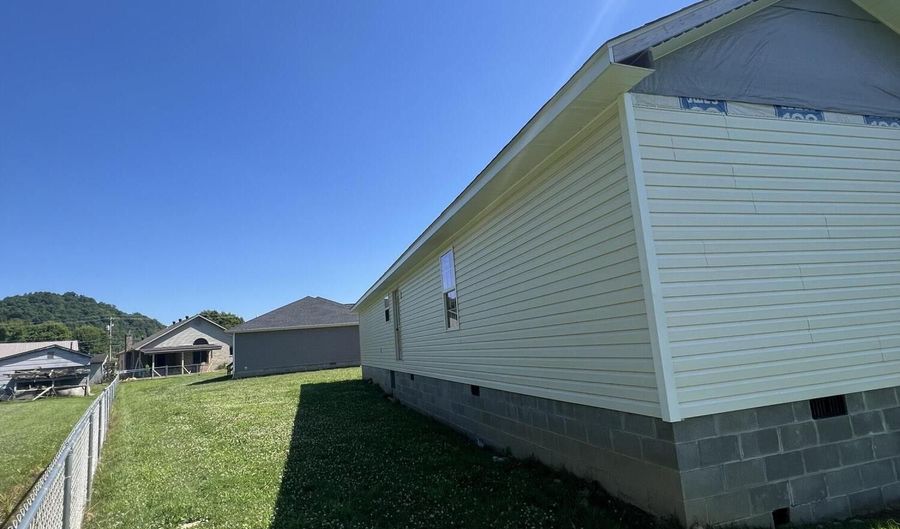 320 N Allison Ave, Barbourville, KY 40906 - 3 Beds, 2 Bath