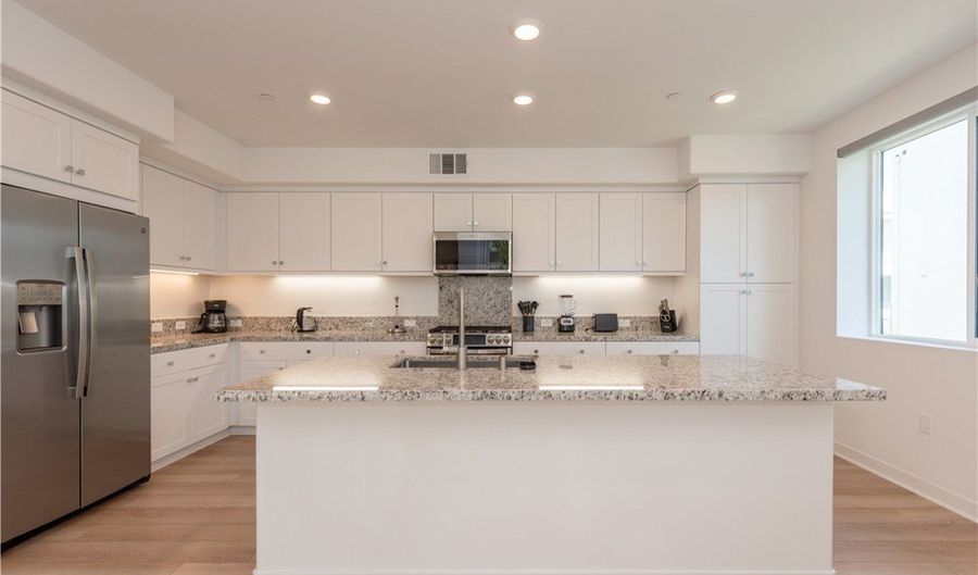 1851 S Union St 10, Anaheim, CA 92805 - 3 Beds, 2 Bath