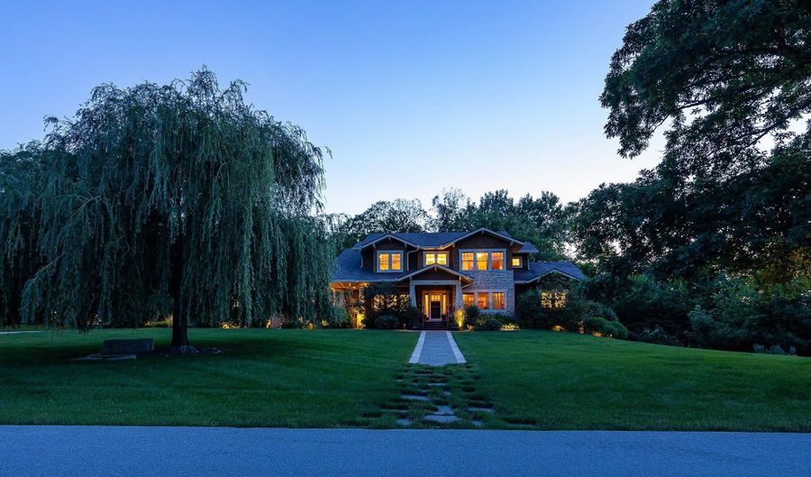 33943 Mill Creek Dr, Adel, IA 50003 - 5 Beds, 4 Bath