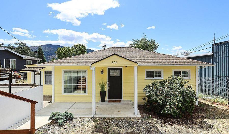 209 E HUMBOLDT St, Bingen, WA 98605 - 2 Beds, 1 Bath