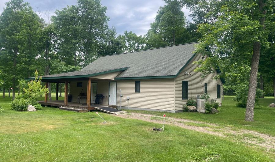 37725 Clover St, Aitkin, MN 56431 - 2 Beds, 3 Bath