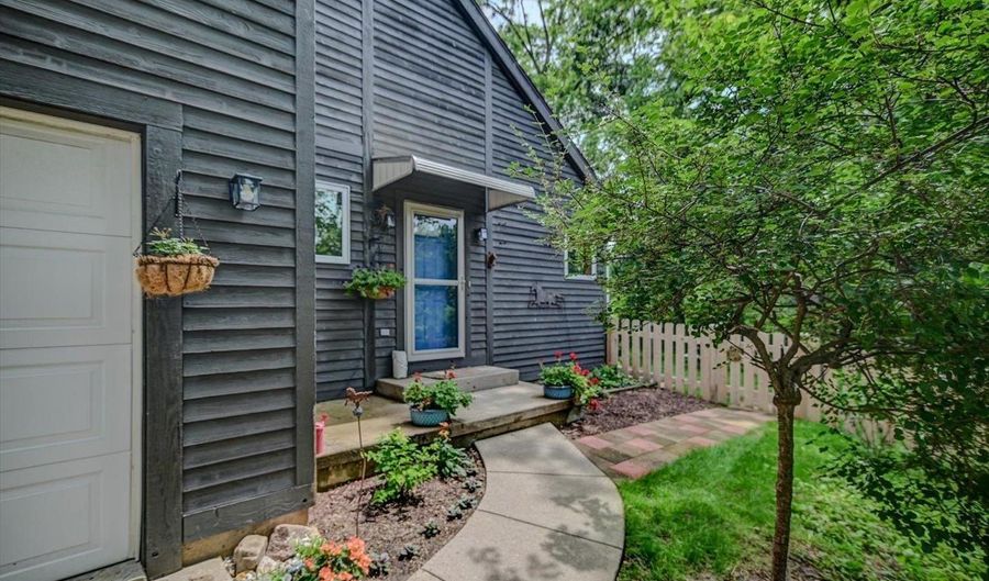 2877 Glacier Valley Rd, Fitchburg, WI 53711 - 4 Beds, 3 Bath