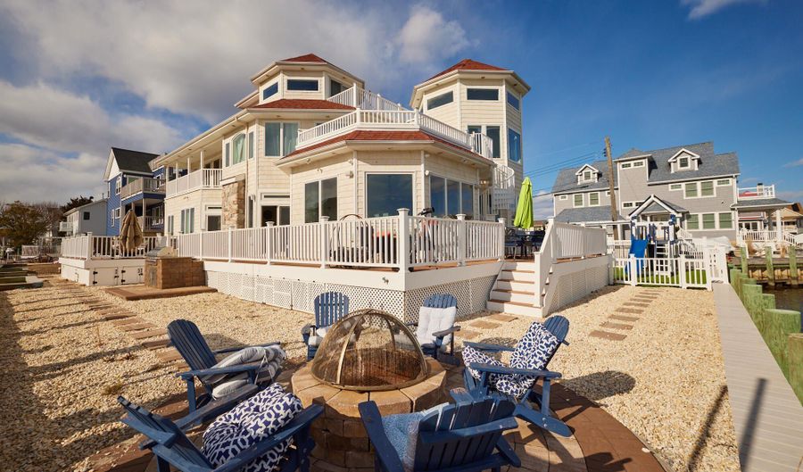 256 Cedar Dr, Bayville, NJ 08721 - 6 Beds, 5 Bath