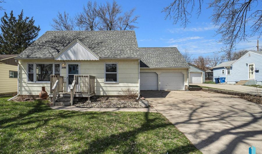 2501 S Lyndale Ave, Sioux Falls, SD 57105 - 3 Beds, 2 Bath