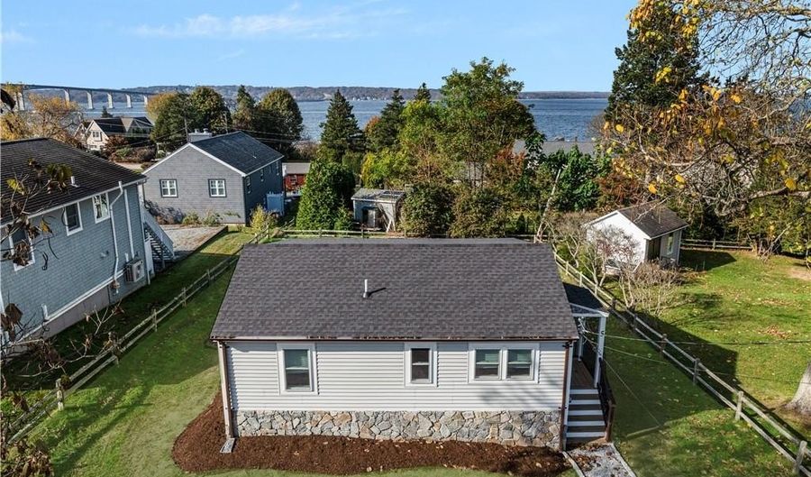 5 Port Ave, Jamestown, RI 02835 - 2 Beds, 1 Bath