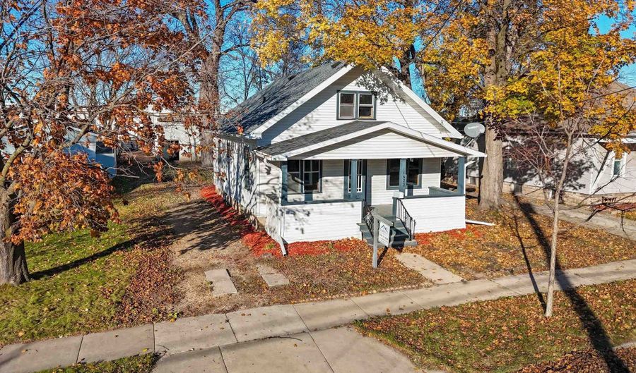 1622 W ROGERS Ave, Appleton, WI 54914 - 4 Beds, 1 Bath