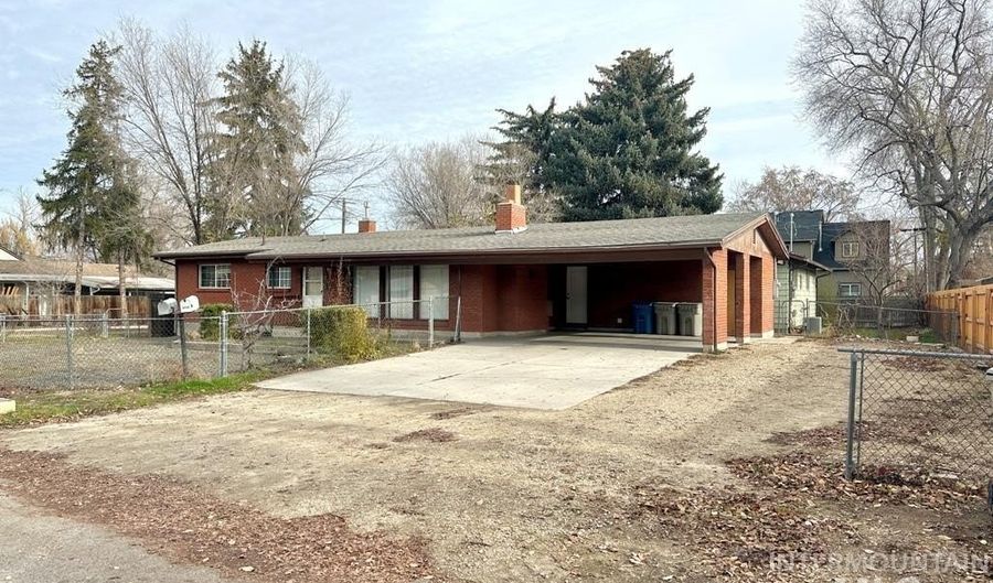 2214-2216 S Hervey, Boise, ID 83705 - 7 Beds, 4 Bath