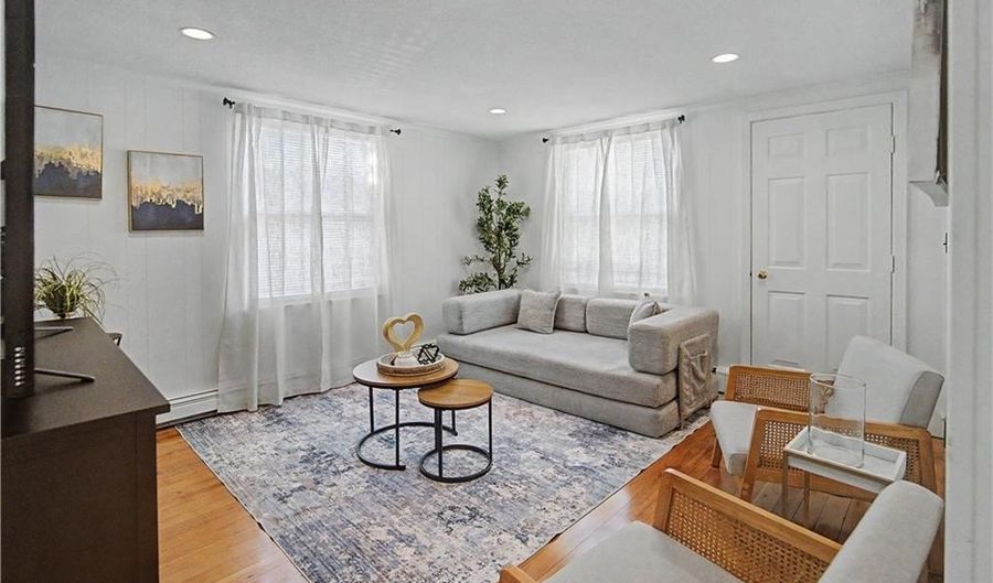 137 Kingstown Rd, Narragansett, RI 02882 - 2 Beds, 1 Bath