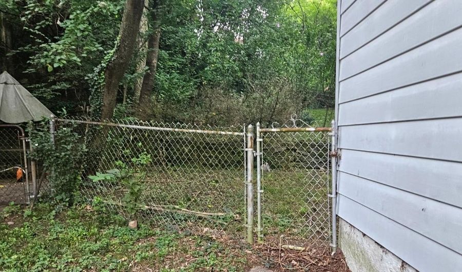 2456 Saturn St, Cincinnati, OH 45214 - 2 Beds, 1 Bath