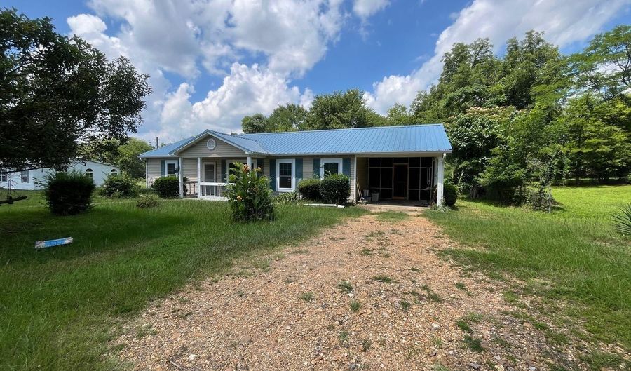 135 N 17th St, Arkadelphia, AR 71923 - 2 Beds, 2 Bath