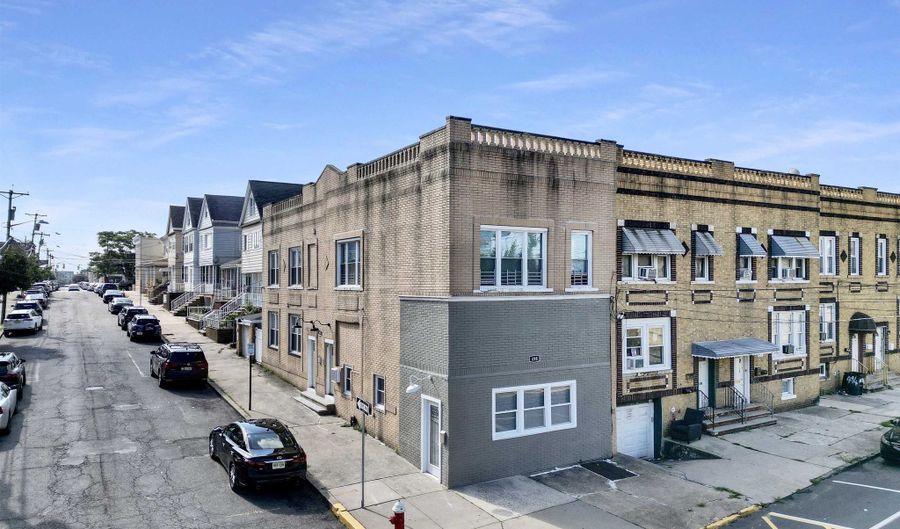 498 AVENUE A 1F, Bayonne, NJ 07002 - 1 Beds, 1 Bath