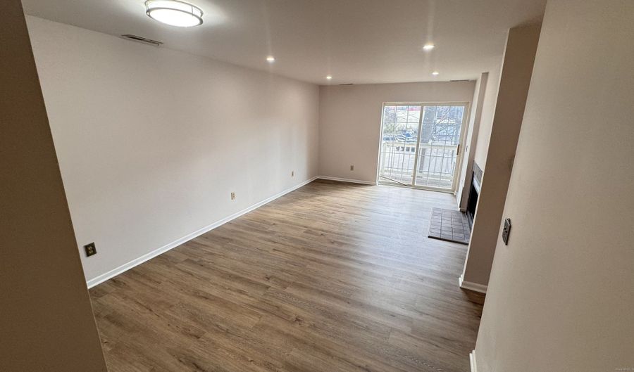 25 Janet Cir F, Bridgeport, CT 06606 - 2 Beds, 2 Bath