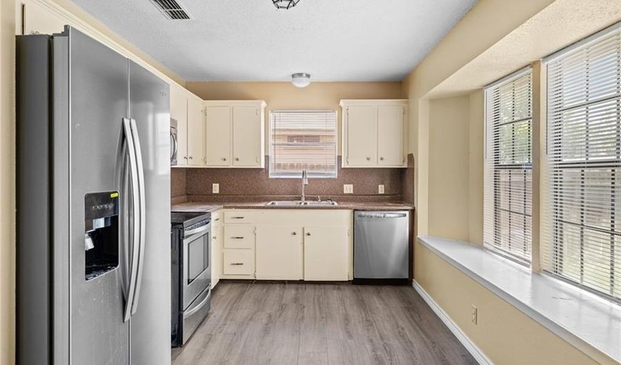 113 Pelican, Aransas Pass, TX 78336 - 3 Beds, 2 Bath