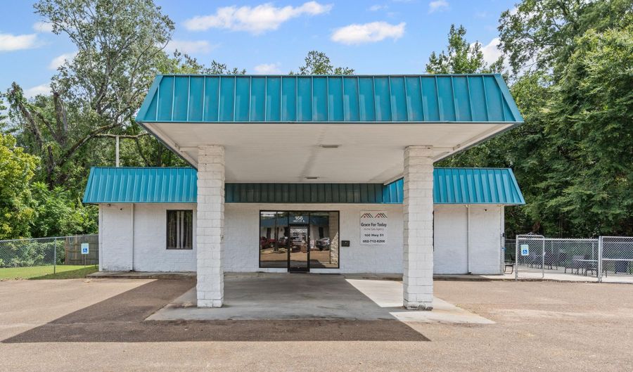 166 Highway 51, Batesville, MS 38606 - 0 Beds, 2 Bath
