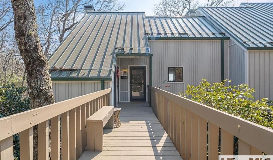 804 VZ Top Rd 804, Highlands, NC 28741 - 2 Beds, 3 Bath